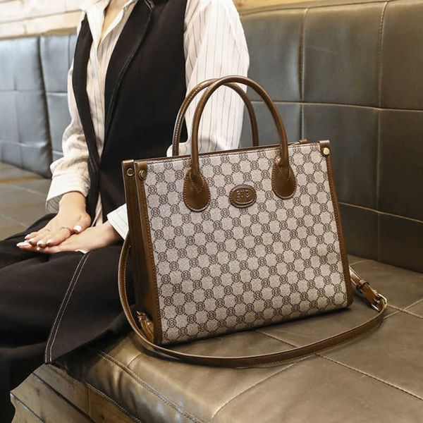 2023 factory direct sales hong kong new women's large capacity commuter one shoulder tote fashion texture handheld crossbody bag
2023 factory direct sales hong kong new women's large capacity commuter one shoulder tote fashion texture handheld crossbody bag