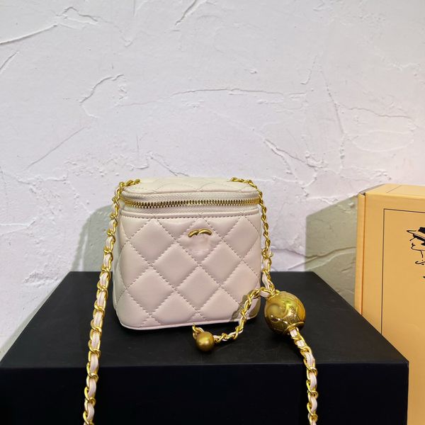 fashion womens makeup bag leather diamond hardware metal c buckle zipper seal press small gold ball adjustable shoulder handbag crossbody ba
fashion womens makeup bag leather diamond hardware metal c buckle zipper seal press small gold ball adjustable shoulder handbag crossbody ba