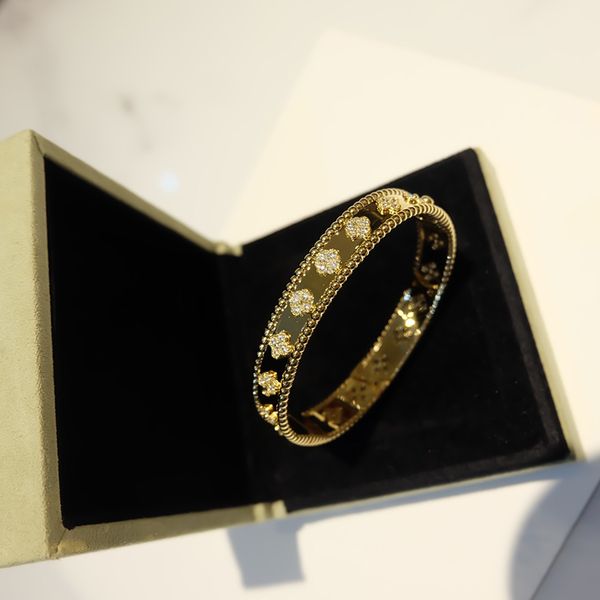designer bracelet for women luxury clover bracelet wide with diamonds fashion trend gold bracelet for men classic jewelry holiday gift, Black
designer bracelet for women luxury clover bracelet wide with diamonds fashion trend gold bracelet for men classic jewelry holiday gift, Black