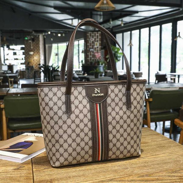 2023 new factory direct sales high capacity handbag printing trend versatile advanced foreign style tote bag
2023 new factory direct sales high capacity handbag printing trend versatile advanced foreign style tote bag