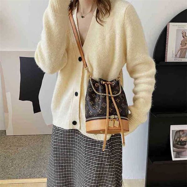 2023 luxury bags evening red female korean version bucket carry style chain messenger shoulder
2023 luxury bags evening red female korean version bucket carry style chain messenger shoulder