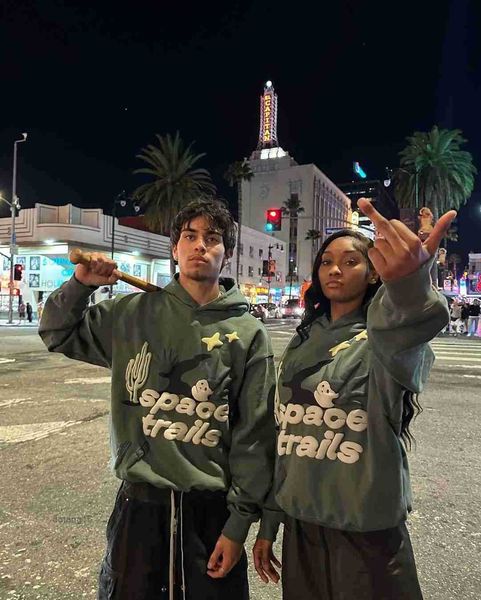 broken planet men women hoodie american street couple's little popular fashion brand graffiti foaming letter print y2k 3d foamgraffiti, Black
broken planet men women hoodie american street couple's little popular fashion brand graffiti foaming letter print y2k 3d foamgraffiti, Black