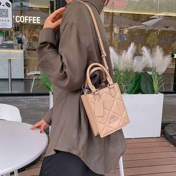 brand 24ss messenger bags new women's classic old flower handbag mini one shoulder crossbody bag qin score bag
brand 24ss messenger bags new women's classic old flower handbag mini one shoulder crossbody bag qin score bag
