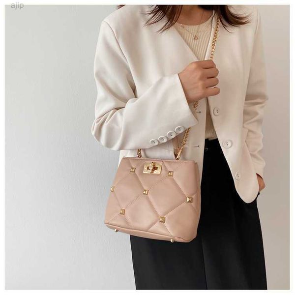 designer women vanletioo bags elegant roman stud tote bag uwz7 rivest handbag large capacity femeal crossbody duffels fashion single shoulde
designer women vanletioo bags elegant roman stud tote bag uwz7 rivest handbag large capacity femeal crossbody duffels fashion single shoulde