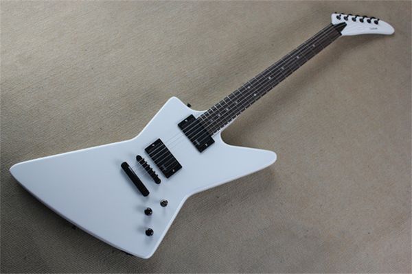 custom shop white electric guitar mahogany body rosewood fingerboard black hardware
custom shop white electric guitar mahogany body rosewood fingerboard black hardware
