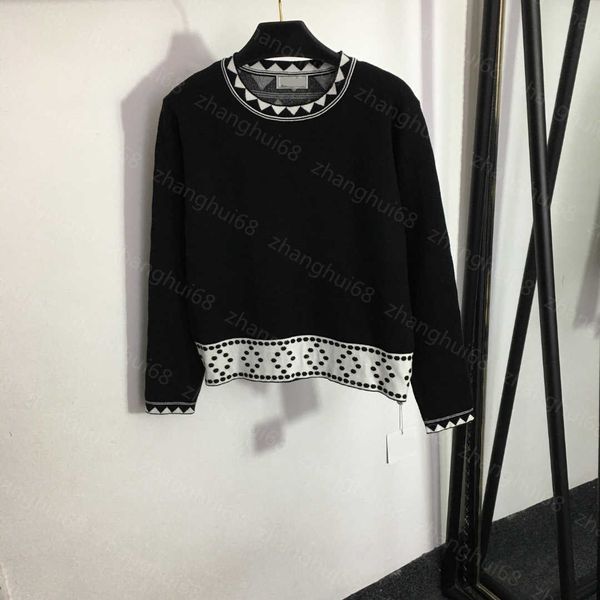 23ss women sweater womens designer clothing back triangle pattern crew-neck long-sleeved pullover sweater sweater womens clothing, White;black
23ss women sweater womens designer clothing back triangle pattern crew-neck long-sleeved pullover sweater sweater womens clothing, White;black