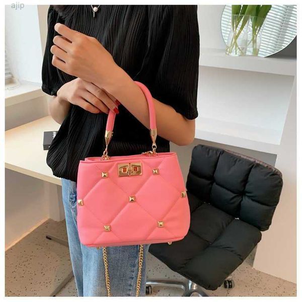 valenti designer women bags elegant roman stud tote bag 5iov rivest chain handbag large capacity femeal crossbody duffels fashion single sho
valenti designer women bags elegant roman stud tote bag 5iov rivest chain handbag large capacity femeal crossbody duffels fashion single sho