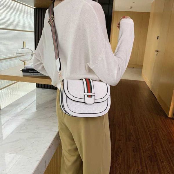 2023 factory direct sales spring new trend women's fashion one shoulder simple crossbody casual commuter small square bag
2023 factory direct sales spring new trend women's fashion one shoulder simple crossbody casual commuter small square bag