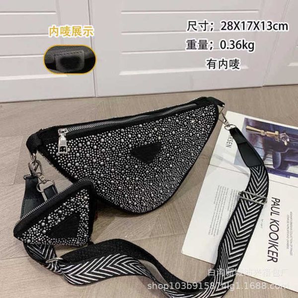 2023 new factory direct sales 2-in-1 full water diamond triangle for women's ins network red and fashionable underarm crescent bag
2023 new factory direct sales 2-in-1 full water diamond triangle for women's ins network red and fashionable underarm crescent bag