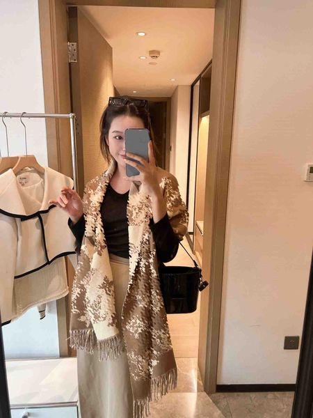 designer scarf stylish women cashmere scarf full letter printed scarves soft touch warm wraps with tags autumn winter long shawls, Blue;gray
designer scarf stylish women cashmere scarf full letter printed scarves soft touch warm wraps with tags autumn winter long shawls, Blue;gray