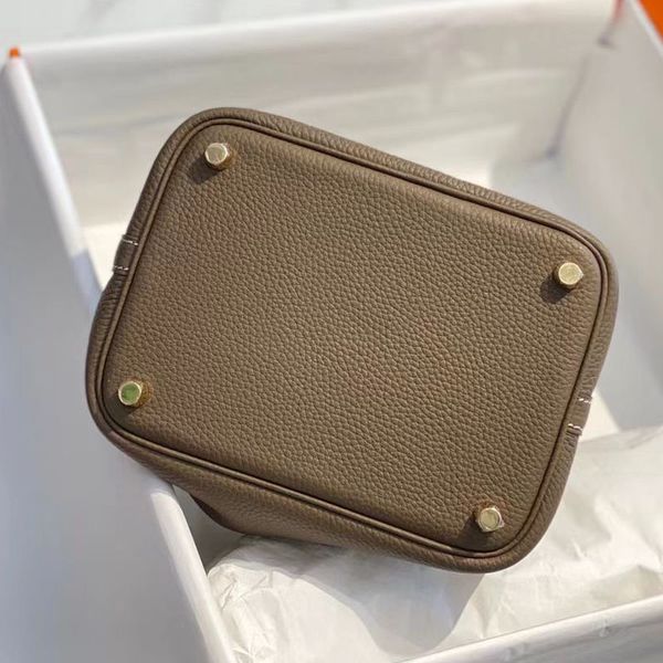 5a real leather new shoulder bags bucket bag women shopping designer handbags cross body with lock picotin shopping tote 1o2z
5a real leather new shoulder bags bucket bag women shopping designer handbags cross body with lock picotin shopping tote 1o2z
