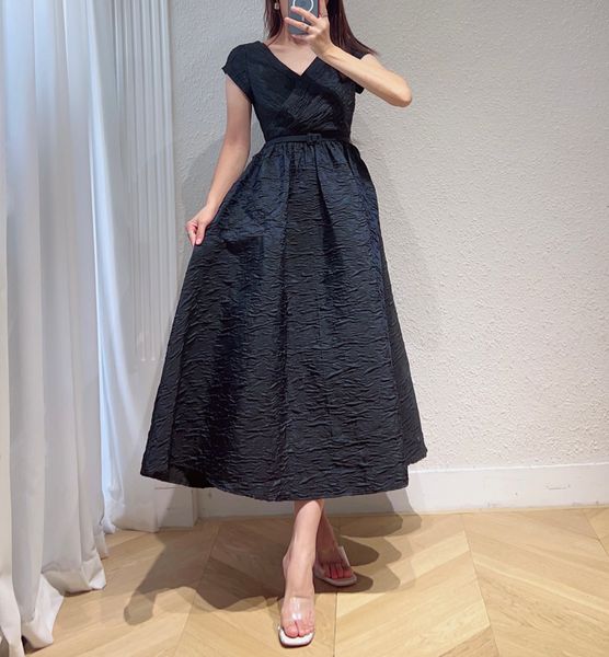 european fashion brand v neck navy blue custom jacquard fabric sleeveless dress, Black;gray
european fashion brand v neck navy blue custom jacquard fabric sleeveless dress, Black;gray