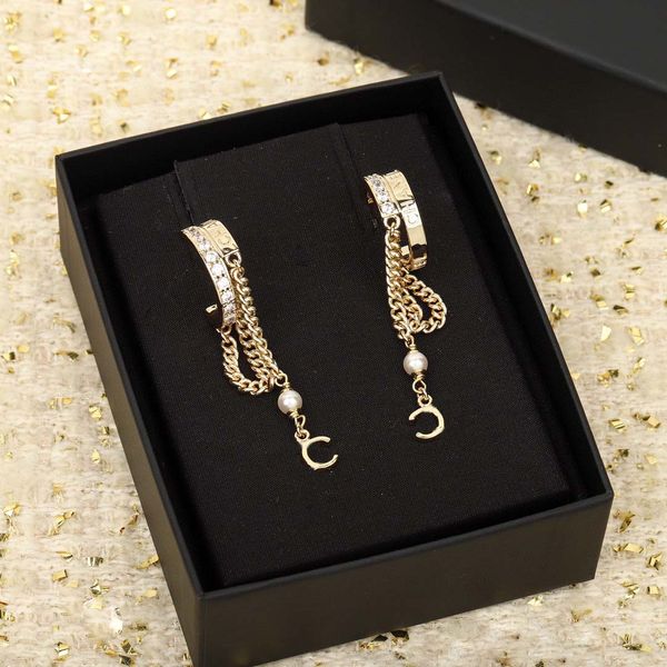 2023 luxury quality charm drop earring with words and diamond tassell style in 18k gold plated have box stamp ps7377b, Golden
2023 luxury quality charm drop earring with words and diamond tassell style in 18k gold plated have box stamp ps7377b, Golden
