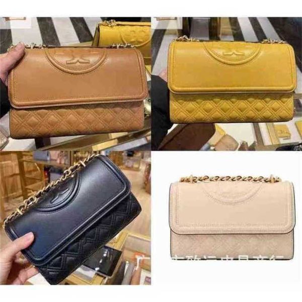 2023 luxury bags cow truck sewing simple pure color embossed chain rhombic lattice shoulder flip messenger
2023 luxury bags cow truck sewing simple pure color embossed chain rhombic lattice shoulder flip messenger