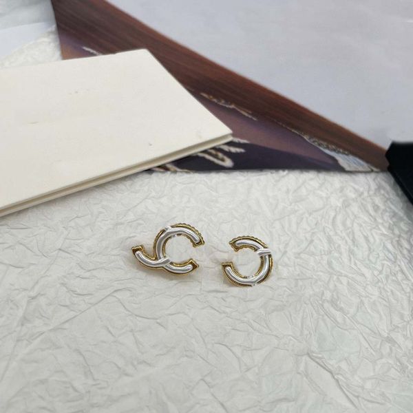 2023 luxury quality charm stud earring with white shell beads and drop design in 18k gold plated have box stamp ps7362b, Golden
2023 luxury quality charm stud earring with white shell beads and drop design in 18k gold plated have box stamp ps7362b, Golden