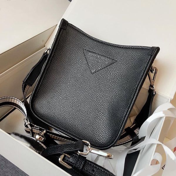flat men bag women pouch crossbody tote bag women shoulder bags designer handbag luxury purse grain leather man hand bags silver hardware le
flat men bag women pouch crossbody tote bag women shoulder bags designer handbag luxury purse grain leather man hand bags silver hardware le