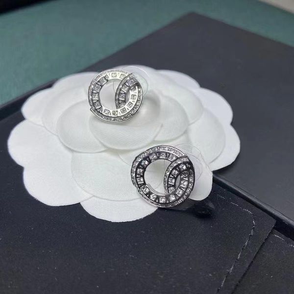 luxury designer earrings 18k gold plated 925 silver earring c letters stud geometric famous women girls round crystal rhinestone earring wed
luxury designer earrings 18k gold plated 925 silver earring c letters stud geometric famous women girls round crystal rhinestone earring wed