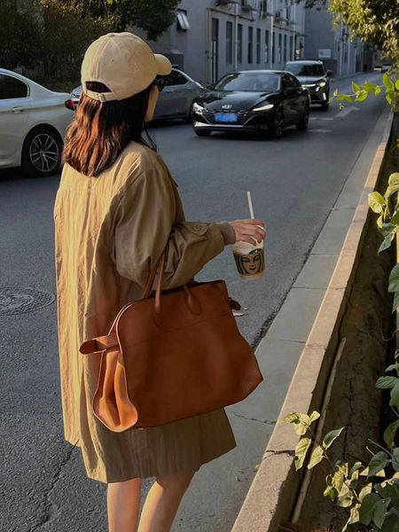 the row women's bag margaux 15 tote bag one shoulder handbag cowhide large capacity document commuter bag the row bag
the row women's bag margaux 15 tote bag one shoulder handbag cowhide large capacity document commuter bag the row bag