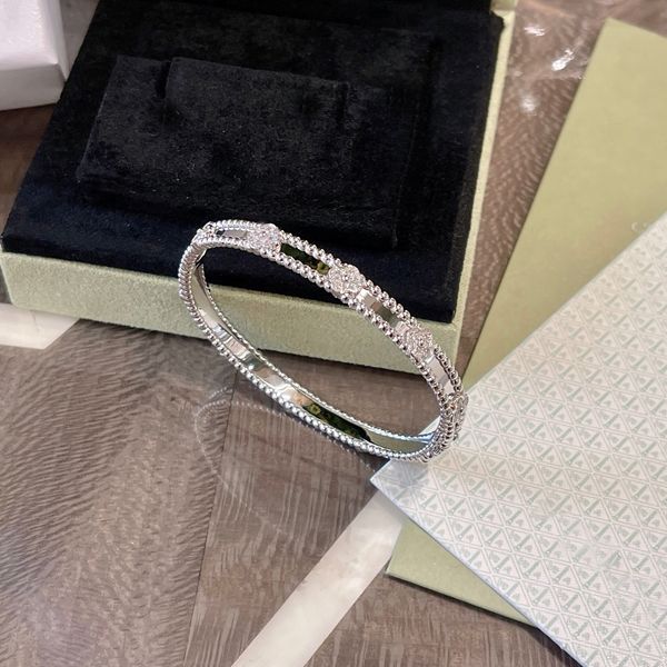 van clover bracelet designer jewelry women leaf gold diamond bangle wedding jewelry mother's day chirstmas gifts, Black
van clover bracelet designer jewelry women leaf gold diamond bangle wedding jewelry mother's day chirstmas gifts, Black
