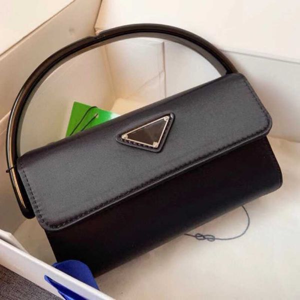 2023 new factory direct sales satin hawksbill box acrylic magnetic buckle handheld bag
2023 new factory direct sales satin hawksbill box acrylic magnetic buckle handheld bag