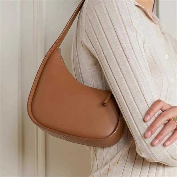 the row half moon bag women's spring and summer popular design kendou genuine leather single shoulder underarm bag
the row half moon bag women's spring and summer popular design kendou genuine leather single shoulder underarm bag