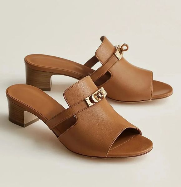 summer luxury women candy sandals shoes goatskin permabrass-plated kelly buckle flip flops brown white black slip on lady beach slippers
summer luxury women candy sandals shoes goatskin permabrass-plated kelly buckle flip flops brown white black slip on lady beach slippers