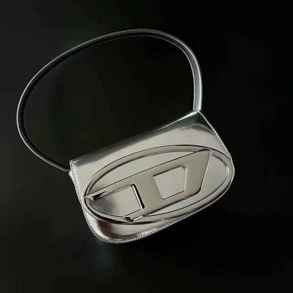 spring/summer design designer niche diesels 2023 d bag new portable underarm single shoulder women's fashion girl diagonal cross 049z
spring/summer design designer niche diesels 2023 d bag new portable underarm single shoulder women's fashion girl diagonal cross 049z