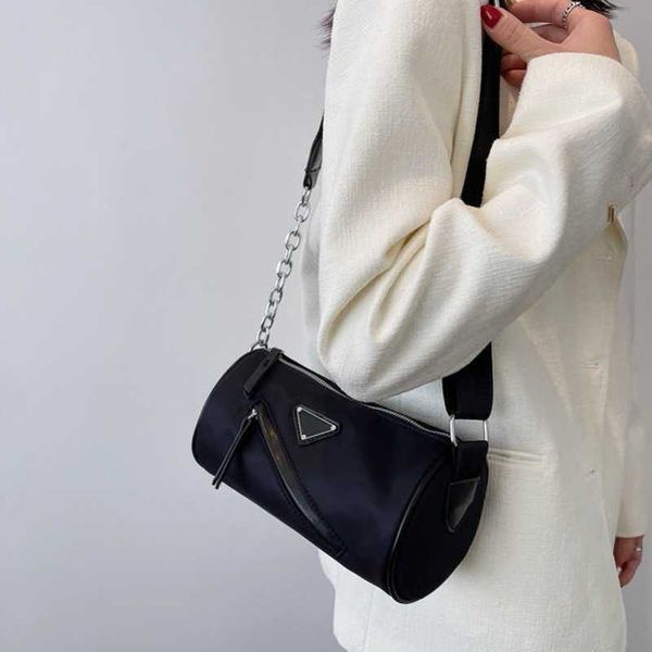2023 factory direct sales hip hop nylon fabric for women new fashion chain broadband crossbody small street ins one shoulder cylinder bag
2023 factory direct sales hip hop nylon fabric for women new fashion chain broadband crossbody small street ins one shoulder cylinder bag