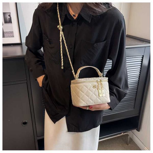 totes 2023 new women's horizontal body bag simple style diamond checker fashion small shoulder bag mini box women's bucket bag mob
totes 2023 new women's horizontal body bag simple style diamond checker fashion small shoulder bag mini box women's bucket bag mob