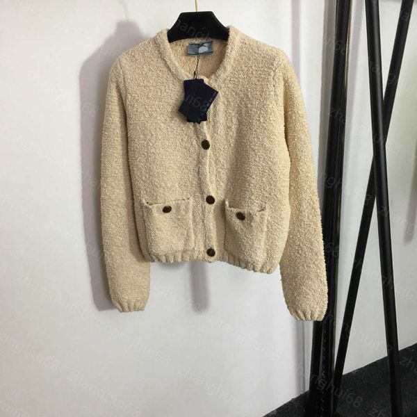 23ss womens designer clothing womens knits do old logo button neck long sleeve wool knit cardigan coat womens clothes, White
23ss womens designer clothing womens knits do old logo button neck long sleeve wool knit cardigan coat womens clothes, White