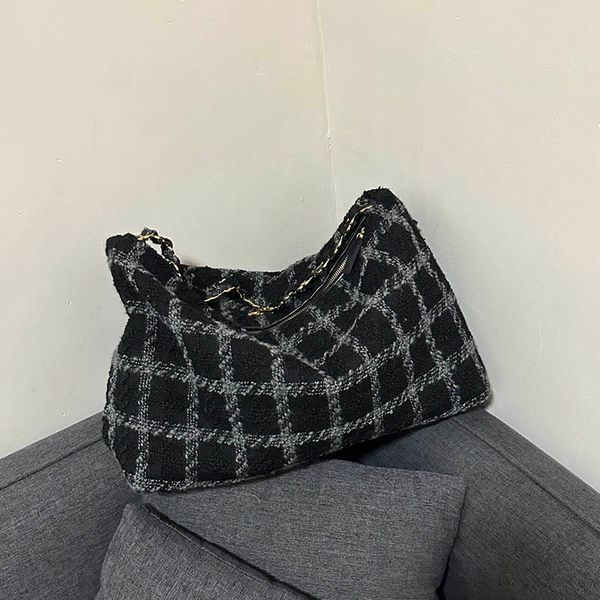 black grey patchwork women large capacity underarm tote bag plaid quilted metal letter handle shopping travel crossbody shoulder bag retro l
black grey patchwork women large capacity underarm tote bag plaid quilted metal letter handle shopping travel crossbody shoulder bag retro l