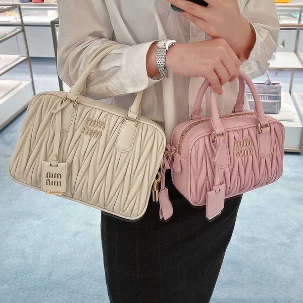 designer bags miu bag pleated bowling bag boston women's bag shoulder messenger bag mini handbag pillow bag bowling bag hobo clutch wka
designer bags miu bag pleated bowling bag boston women's bag shoulder messenger bag mini handbag pillow bag bowling bag hobo clutch wka