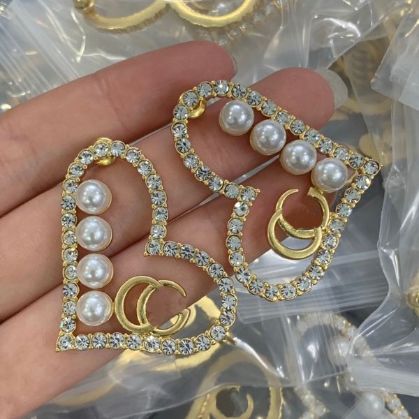 new fashion love ear stud earring with heart shaped pearl letter famous brand ear hoop earrings jewelry lady gift with box cgue6 --31, Golden;silver
new fashion love ear stud earring with heart shaped pearl letter famous brand ear hoop earrings jewelry lady gift with box cgue6 --31, Golden;silver
