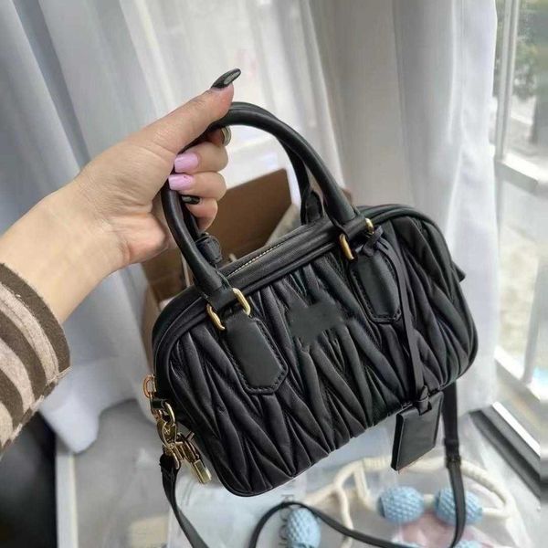 designer bags miu bag small bag women's fashion shoulder bag pleated bag casual straddle small square bag bowling bag hobo clutch s0ul
designer bags miu bag small bag women's fashion shoulder bag pleated bag casual straddle small square bag bowling bag hobo clutch s0ul