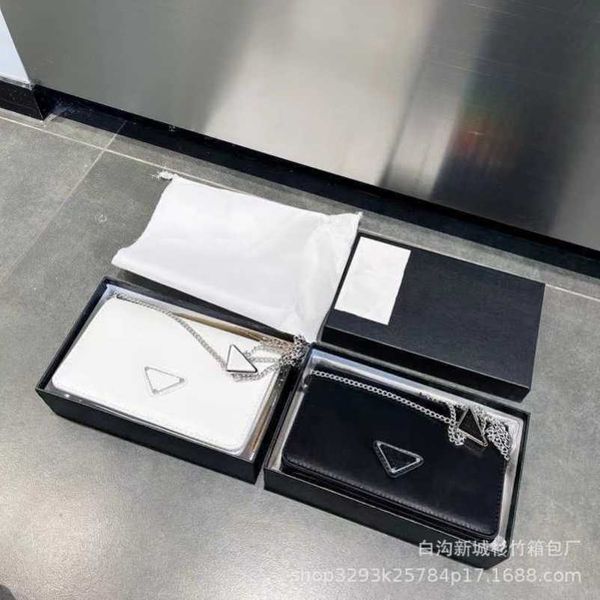 2023 new factory direct sales family chain small square triangle label bright leather shoulder crossbody fashion women's bag
2023 new factory direct sales family chain small square triangle label bright leather shoulder crossbody fashion women's bag