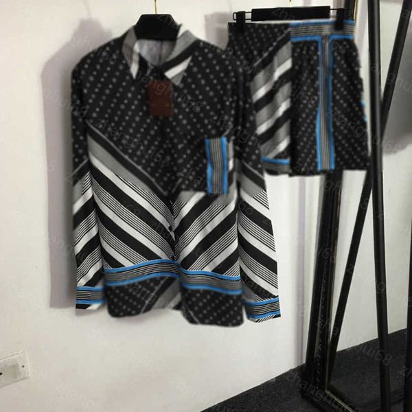 23ss casual suit women pants sets womens designer clothing presbyard logo irregular striped print lapel long sleeve shirt casual shorts sets, White
23ss casual suit women pants sets womens designer clothing presbyard logo irregular striped print lapel long sleeve shirt casual shorts sets, White