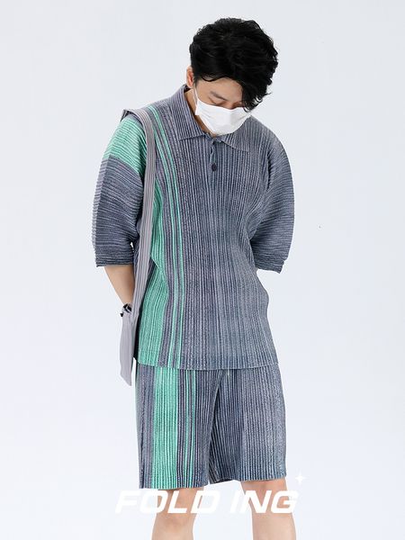 men's tracksuits pleated summer set casual print stripe tshirt short sleeve polo shirt loose two piece mens clothes tshirts 230727, Gray
men's tracksuits pleated summer set casual print stripe tshirt short sleeve polo shirt loose two piece mens clothes tshirts 230727, Gray