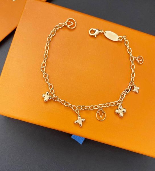 luxurys designers charm bracelet exquisite jewelry women fashion style bracelets lovers birthday engagement wedding gift hight qua7613784, Golden;silver
luxurys designers charm bracelet exquisite jewelry women fashion style bracelets lovers birthday engagement wedding gift hight qua7613784, Golden;silver