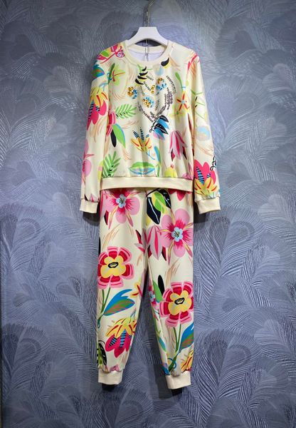 set 2023 autumn/winter women's two piece set new fashion sweater beaded slim fit printing casual long sleeve sweater with long pants, White
set 2023 autumn/winter women's two piece set new fashion sweater beaded slim fit printing casual long sleeve sweater with long pants, White