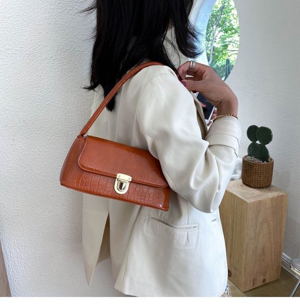 good 2023fashion bag butterfly chain bag korean fashion lingge one shoulder crossbody bag small square bag korean creative stone pattern sho
good 2023fashion bag butterfly chain bag korean fashion lingge one shoulder crossbody bag small square bag korean creative stone pattern sho