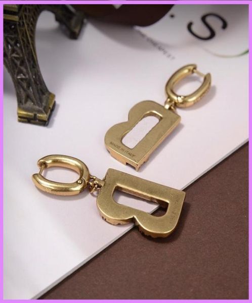 women fashion earrings retro letters earring for women luxury designer jewelry gold mens for gifts relief ear studs ladies d2222467973307, Golden;silver
women fashion earrings retro letters earring for women luxury designer jewelry gold mens for gifts relief ear studs ladies d2222467973307, Golden;silver