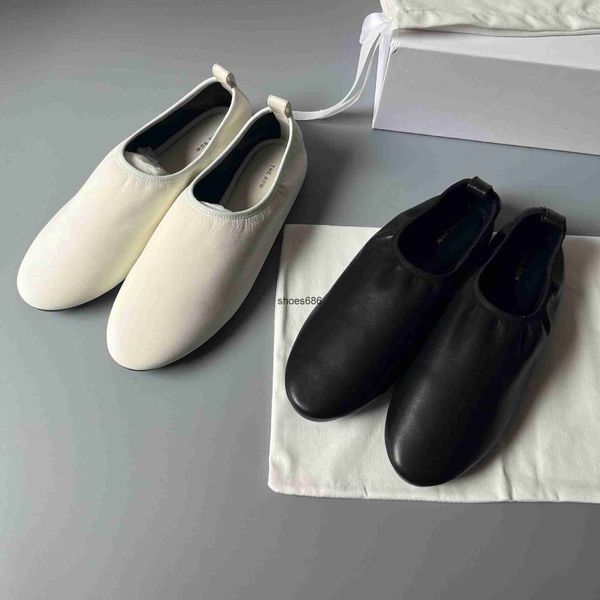 batch of the row's one foot grandmother shoes casual minimalist round toe pleated flat bottomed comfortable women's singles shoes, Black
batch of the row's one foot grandmother shoes casual minimalist round toe pleated flat bottomed comfortable women's singles shoes, Black