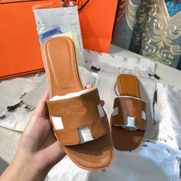 2023 slipper women slippers summer beach slides high-quality sandals leather casual sandal lady sandale solid color, Black
2023 slipper women slippers summer beach slides high-quality sandals leather casual sandal lady sandale solid color, Black