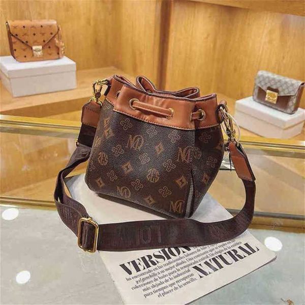 2023 luxury bags french light old flower bucket diamond inlaid and texture shoulder messengeraygf
2023 luxury bags french light old flower bucket diamond inlaid and texture shoulder messengeraygf
