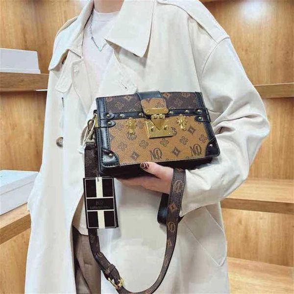 2023 luxury bags sense box female style small square red texture hand-held messenger 19a5
2023 luxury bags sense box female style small square red texture hand-held messenger 19a5