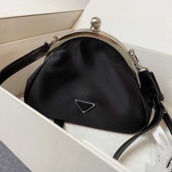 2023 factory direct sales classic frog mouth simple handheld one shoulder crossbody bag
2023 factory direct sales classic frog mouth simple handheld one shoulder crossbody bag
