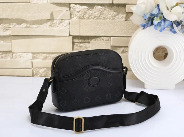 men shoulder bags women cross body bag fashion v letter handbag luxury designer leather crossbody postman bag business travel wallets purse
men shoulder bags women cross body bag fashion v letter handbag luxury designer leather crossbody postman bag business travel wallets purse