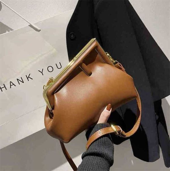 designer luxury bags metal clip buckle personalized simple shoulder messenger small and
designer luxury bags metal clip buckle personalized simple shoulder messenger small and