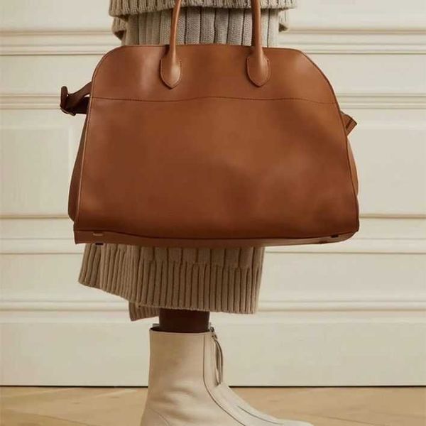 the row classic margaux 15 tote smooth leather cowhide handheld one shoulder tote bag
the row classic margaux 15 tote smooth leather cowhide handheld one shoulder tote bag