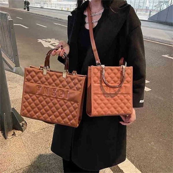 2023 luxury bags lingge capacity hand and embroidered wire lattice